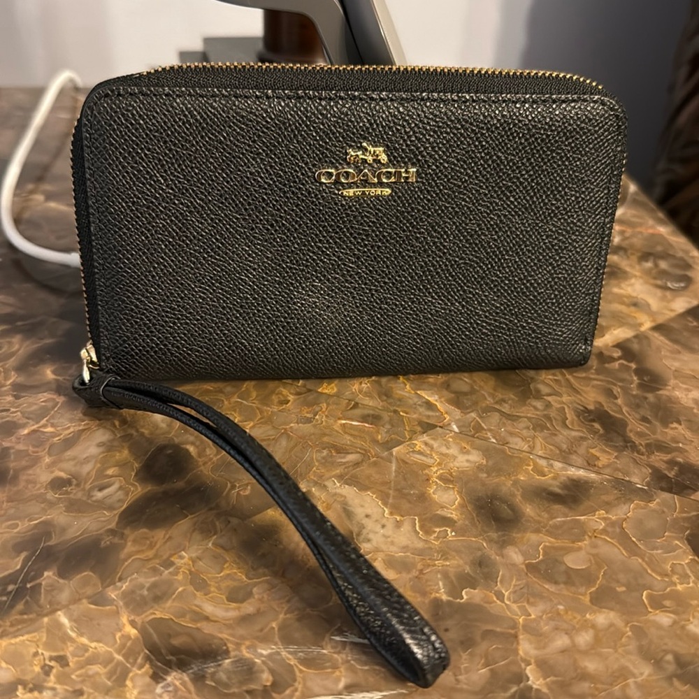 COACH BLACK SAFFIANO WRISTLET
